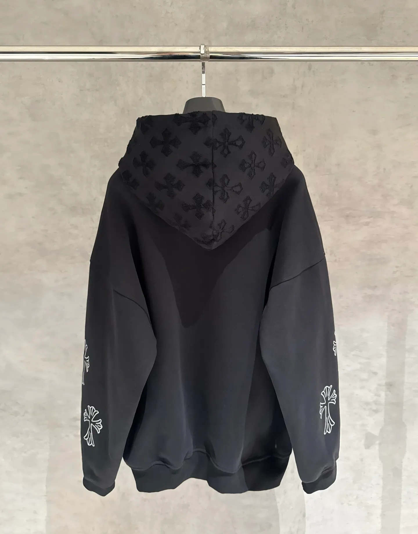 🅿️390 [Strict quality control] CH Croixin's new long-sleeved hooded sweatshirt. The fabric is made of heavy 480g double yarn fabric. The whole garment is washed. The front and rear panels are laser-burned. The ready-to-wear wash is loose. The fabric is stiff and stylish. It does not deform or shrink. Color: black, white, floral gray. Size: M-2xl